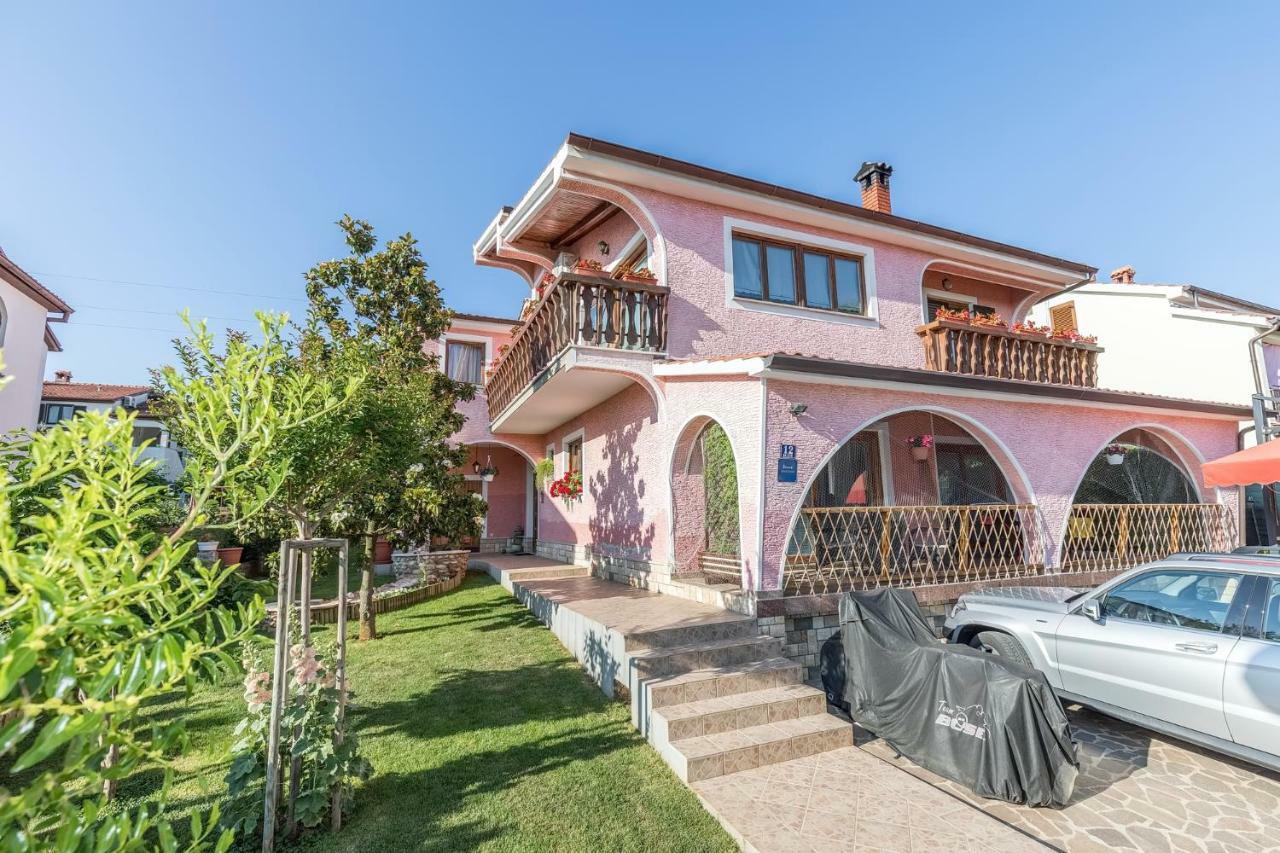 Apartments Darinka Porec Exterior photo