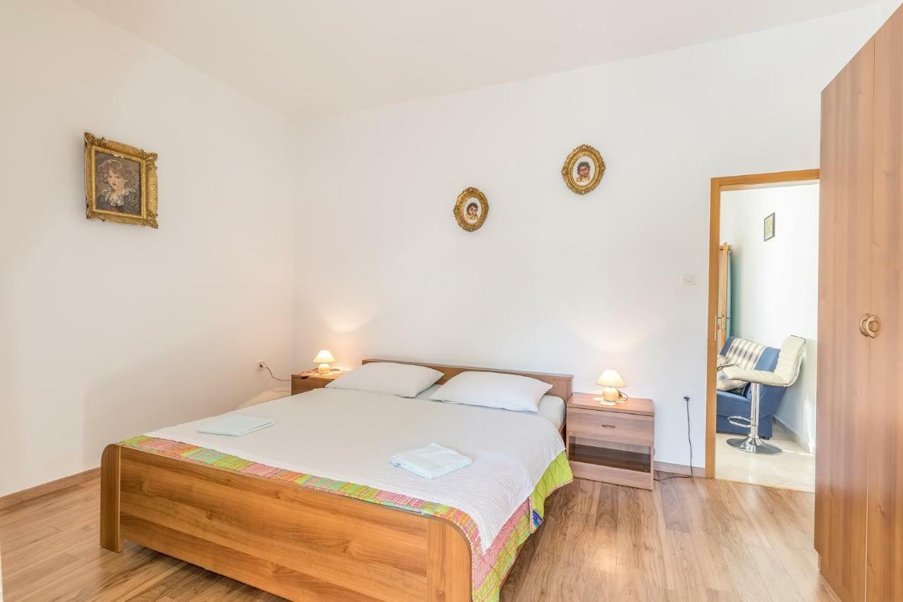 Apartments Darinka Porec Exterior photo